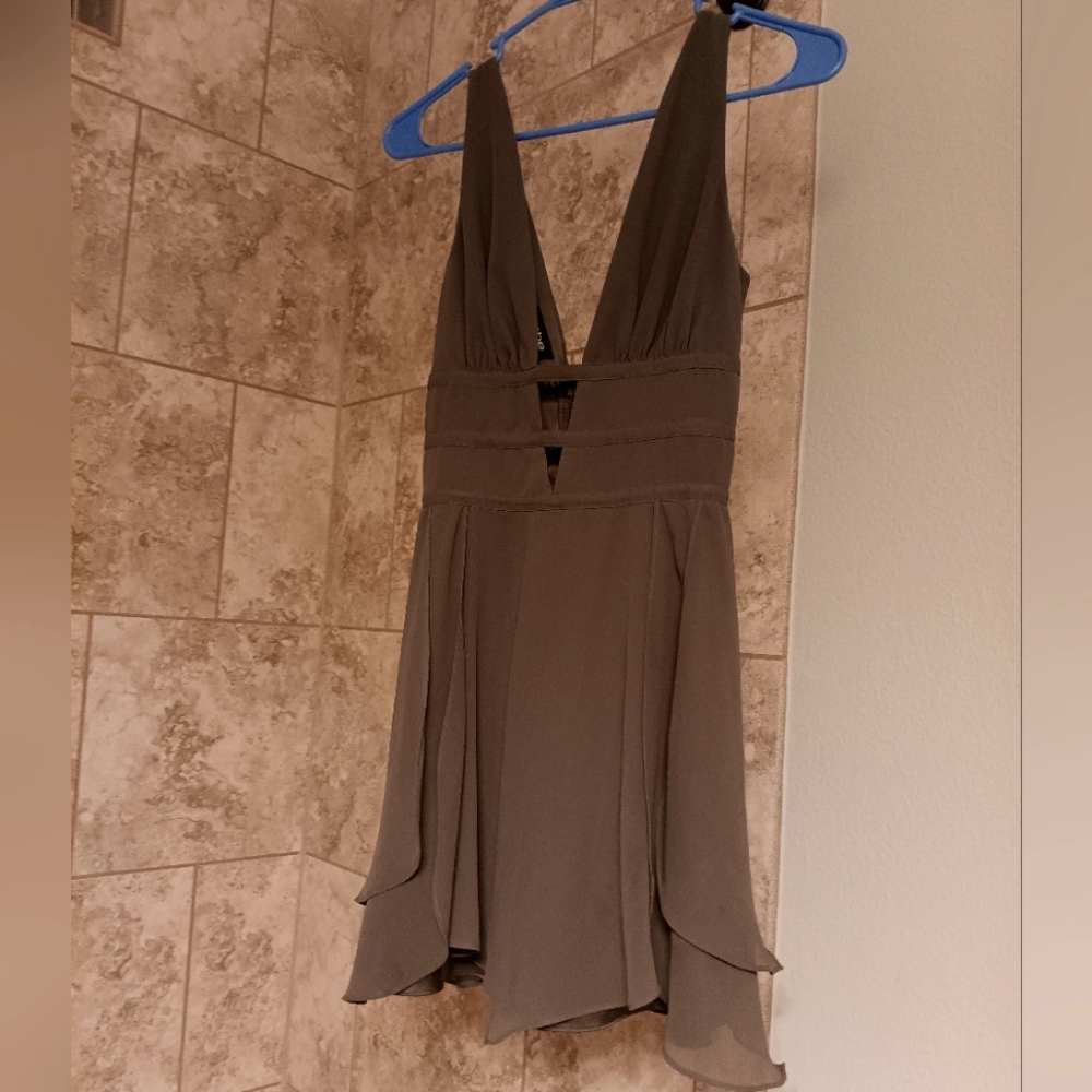 Bebe NEW prettiest olive green layered tiered flowy dress...